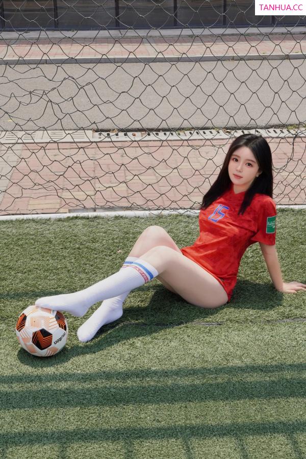   [XiuRen]高清写真图 2024.06.20 No.8733 小薯条nienie 美腿丝袜第39张图片